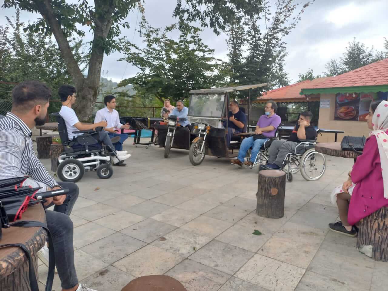 دورهمی افراد دارای معلولیت موسسه خیراندیش