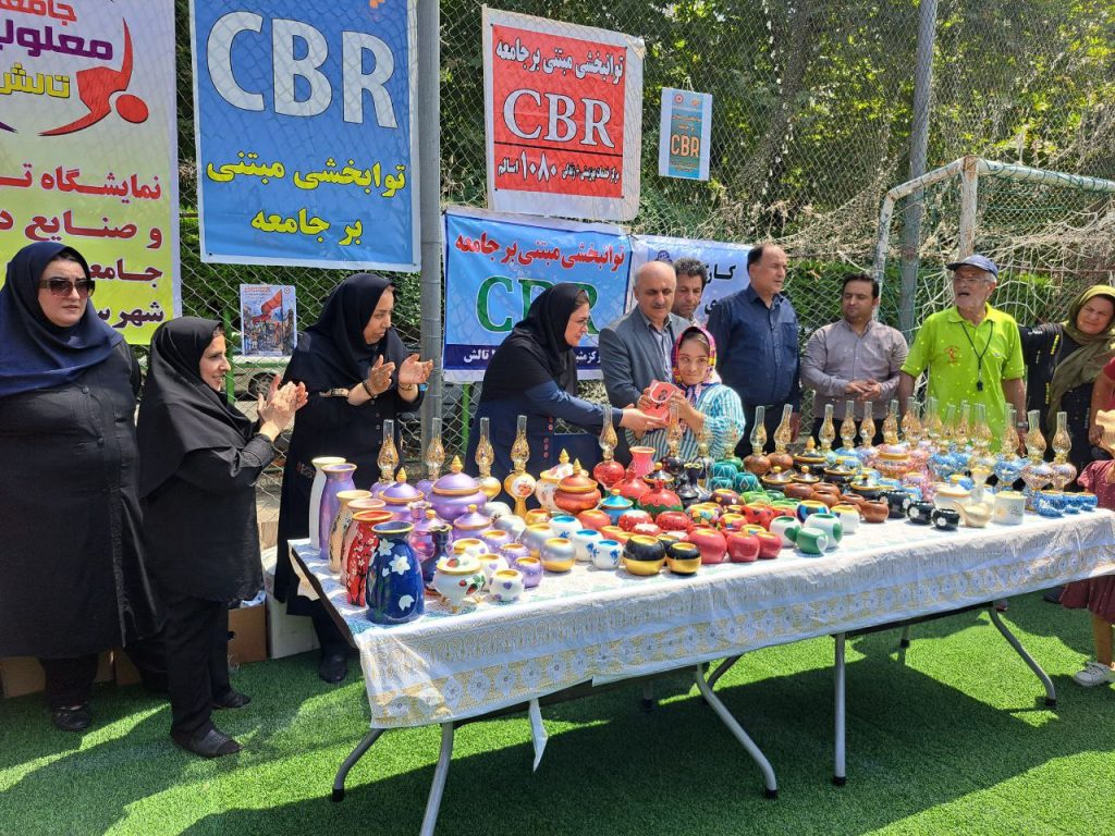 در پایان این مراسم، هدایایی به منتخبین دوره توسط مسئولین مراکز مثبت زندگی ۱۰۸۰، ۷۶۸۸، ۴۱۷۵، ۲۶۷۹ تالش اعطا شد.